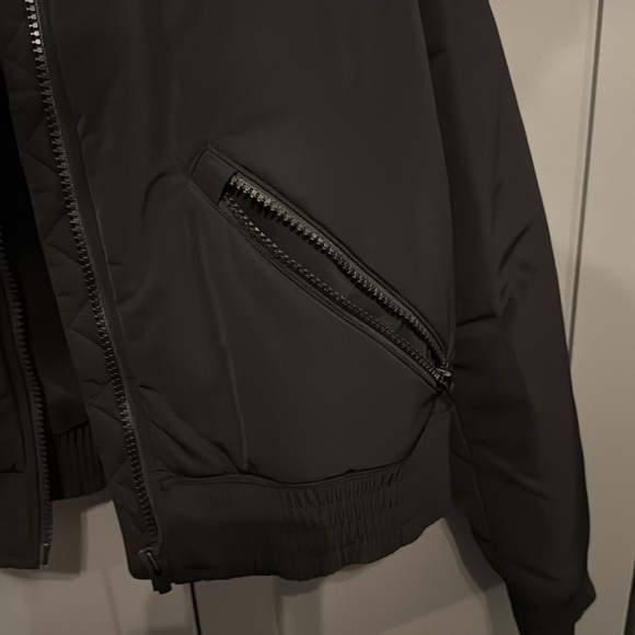 Athleta Northstar Primaloft bomber jacket Black - Size M - Picture 2 of 5
